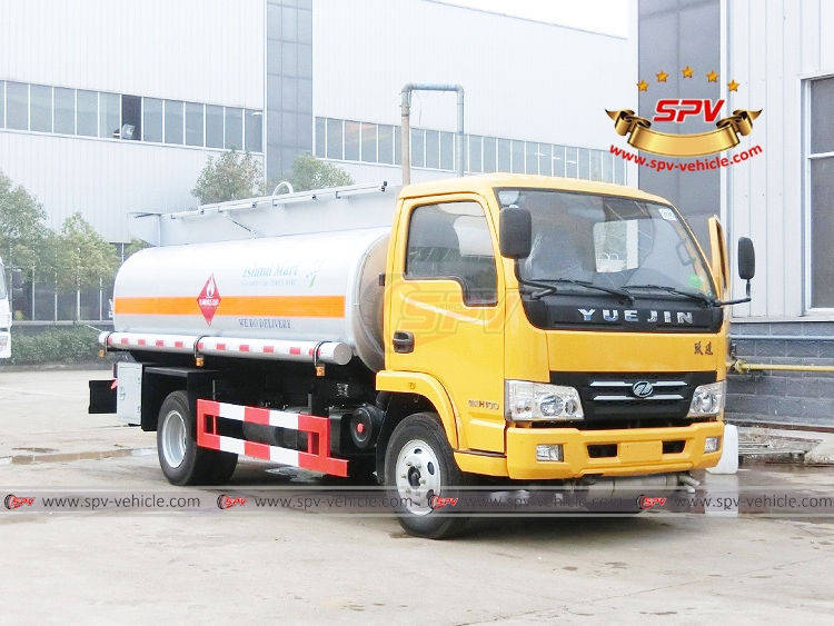 4,000 litres Fuel Dispensing Truck Yuejin - RF